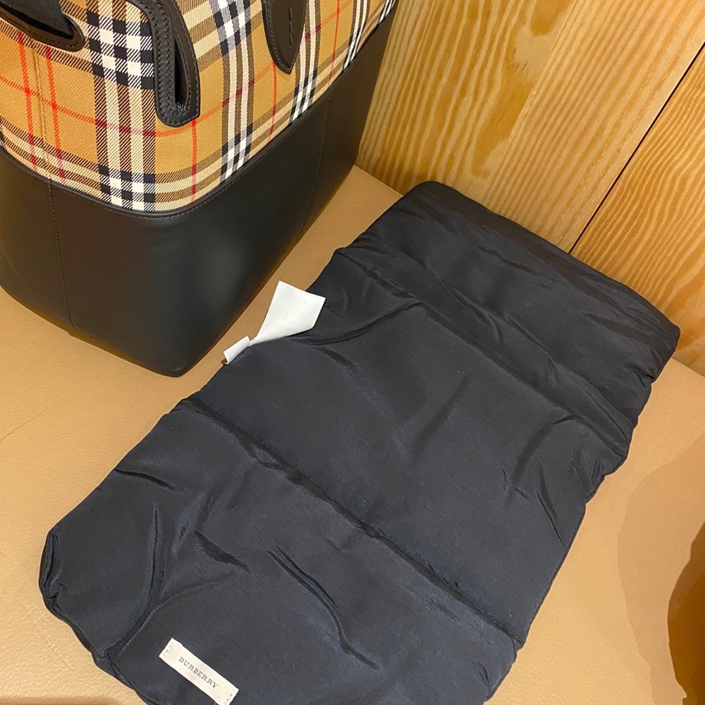 Burberry Vintage Check Kingswood Achly Diaper Bag - Picture 5 of 14